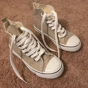 Size Small 6/7 high top sneakers